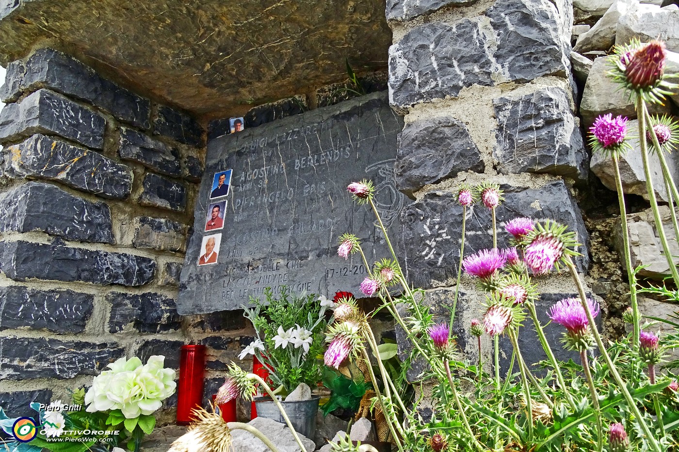 15 A ricordo dei caduti in Arera nel dic. 2000.JPG -                                